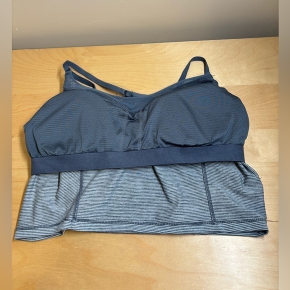 Crop Top Striped Sports Bra - Picture 3 of 5
